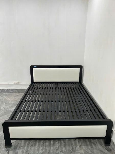 Giường sắt đen kết hợp da 1m6x2m