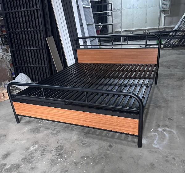 GIƯỜNG SẮT KẾT HỢP GỖ KIỂU MỚI 1M6X2M