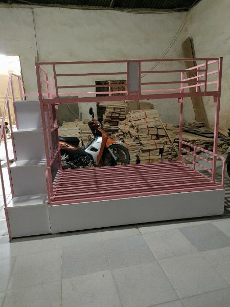 Giường sắt lệch tầng 1m2/1m2 có ngăn kéo và thang hộp an toàn, tiện lợi